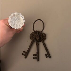 Antique-Style Skeleton Keys with Glass Knob | Vintage Farmhouse Decor